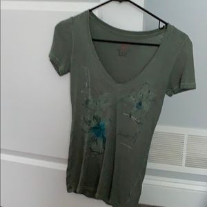 American Eagle V neck shirt